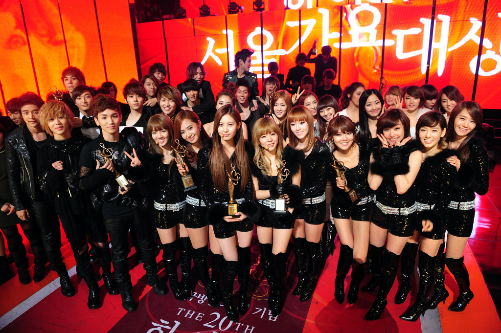 Mas fotos de Seúl Music Awards SMA♥ 12961354742011012722383-2