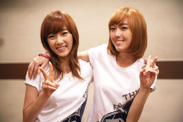 [PIC+VID+GIF][19/12/2011] ♪♫•* TaengSic ♥ BYUN TỘC AKA ĐẬU GIA ♥ *•♫♪ Jessica-and-taeyeon