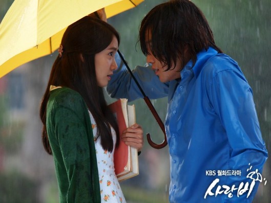 [PIC]giay phút khó đỡ của Móm Snsd-yoona-love-rain-official-pictures-4