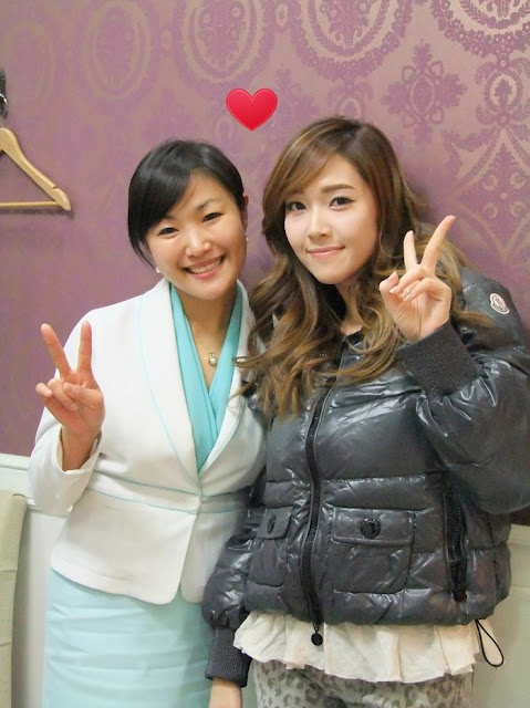 [NEWS][12/07/2012] Jessica chụp ảnh cùng với nha sĩ của cô ấy Eew